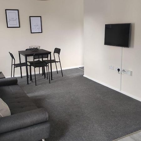 Lovely 1 Bedroom Studio Apartment - Merthyr Tydfil Bagian luar foto