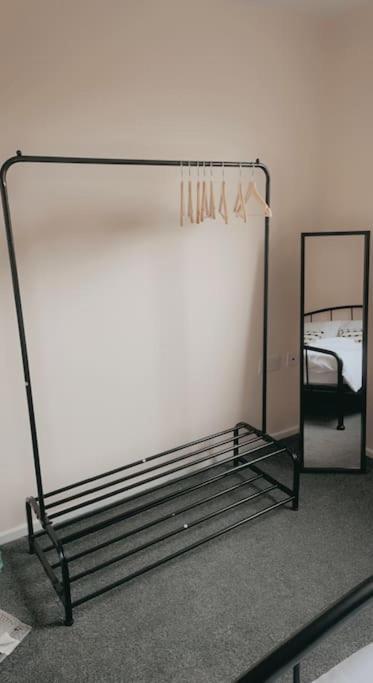 Lovely 1 Bedroom Studio Apartment - Merthyr Tydfil Bagian luar foto